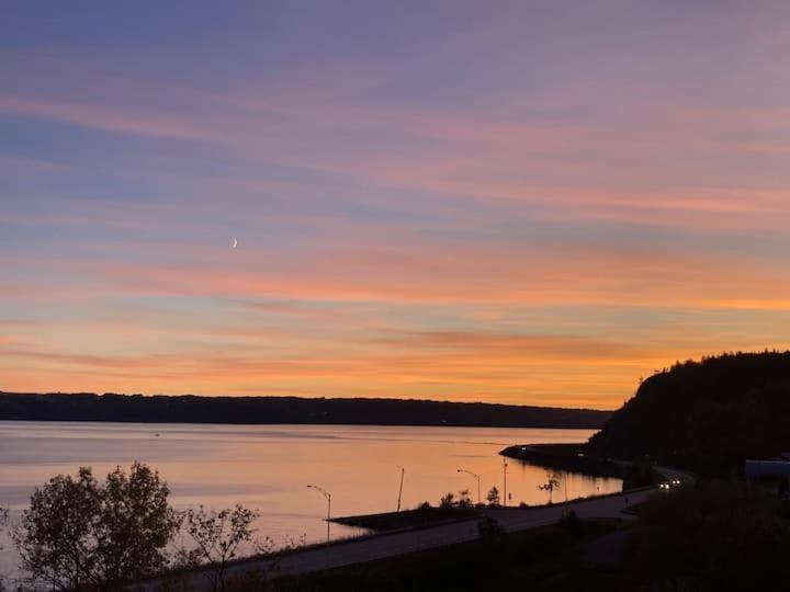 Suite 2 Fleche Du Fjord Vue Saguenay Mont Valin Saint-Fulgence Exterior foto
